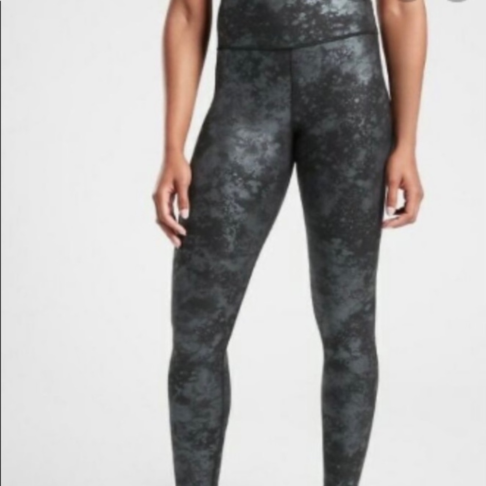 Athleta Elation 7/8 Misty Lace Tight 😍super cute!